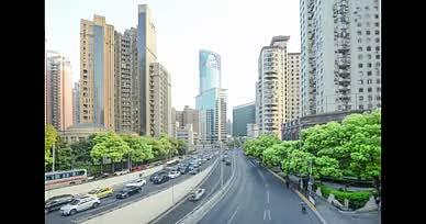 上海商业街高楼大厦建筑车流车辆延时拍摄视频的预览图